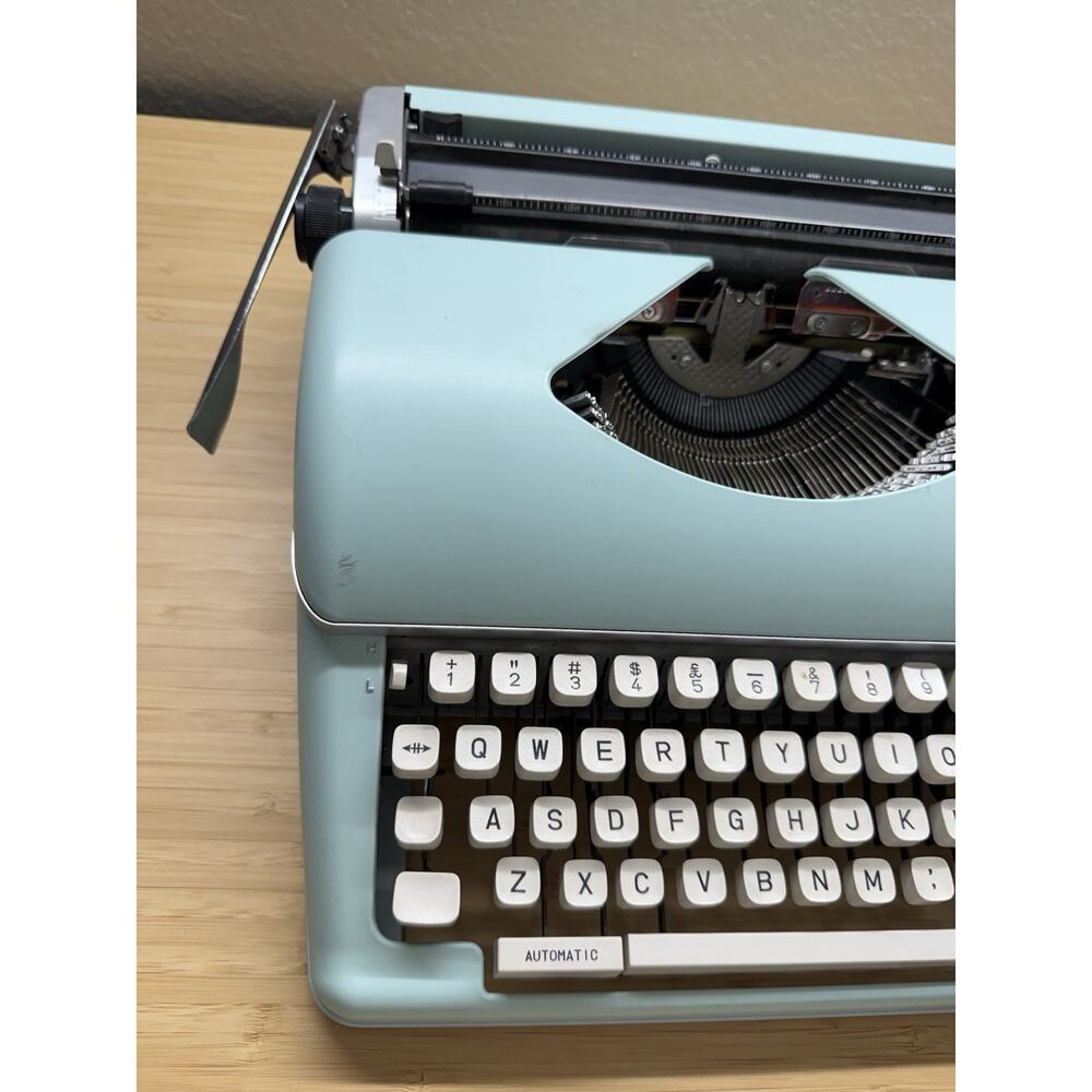 We R Memory Keepers Typewriter Typecast - Mint- Needs Ink Ribbon- Works great! - Picture 3 of 8